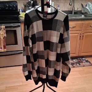 Neiman Marcus Black and Cream Block Pattern Crewneck Sweater 100% Cashmere